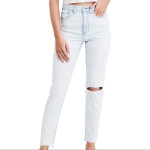 American Eagle Mom Jean - Beautiful Bleach Out